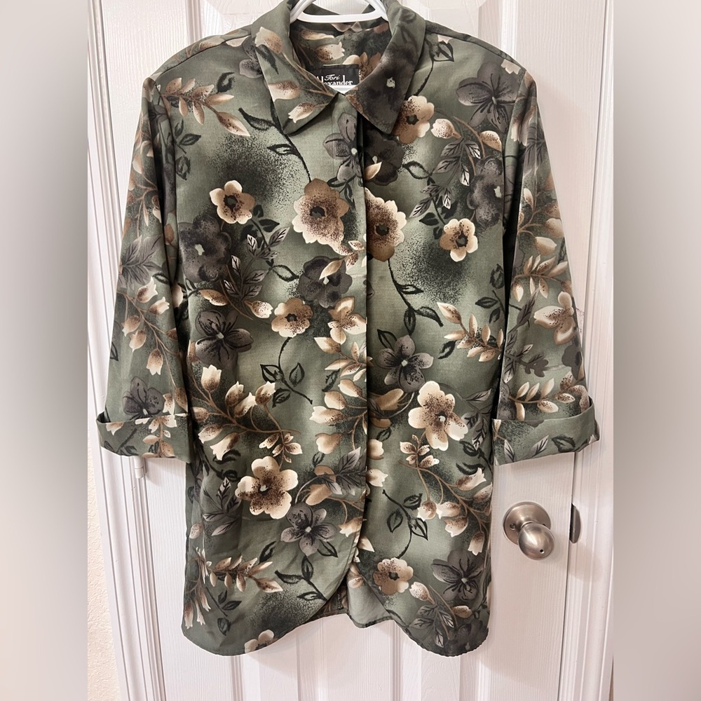 Tori Alexander Size 14 3/4 length button down Olive Shirt w/Brown Floral Pattern